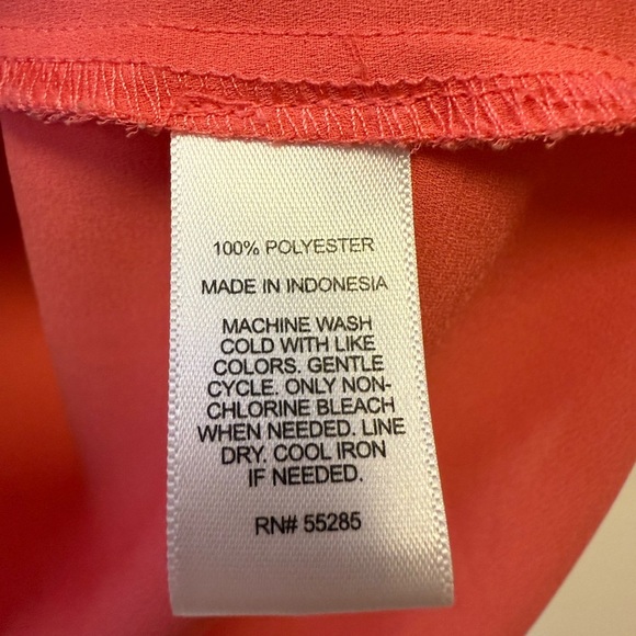 Express “The Portofino Shirt” V-Neck Button Front Lightweight Womens Size Small - Picture 10 of 10